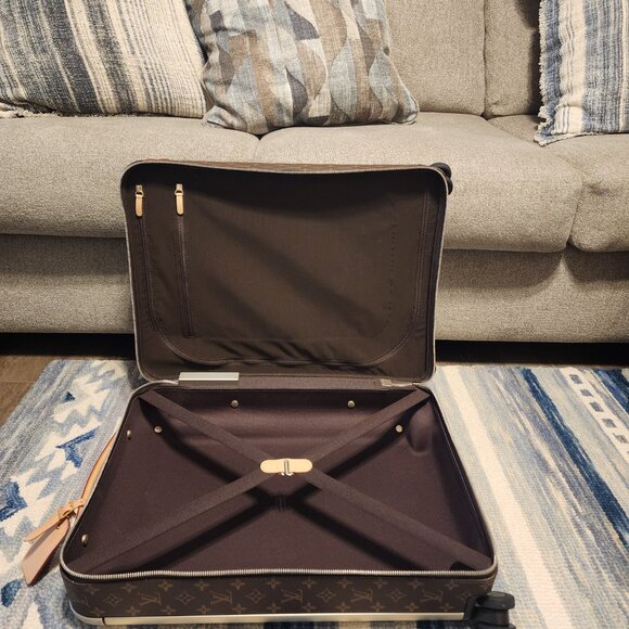 Louis Vuitton - Picture 6 of 7